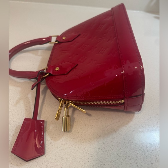 Louis Vuitton "Alma" Monogram pat-tent Leather Medium Size Bag in Red. Looks new - Picture 6 of 16